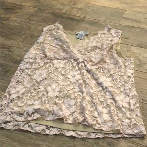 V-neck blush/cream CAbi lace tank top in size XL